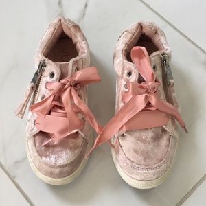 Blush colored girls’ sneakers